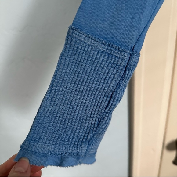 Women's V-Neck Long Sleeve Tops - Blue and Red - Picture 7 of 16